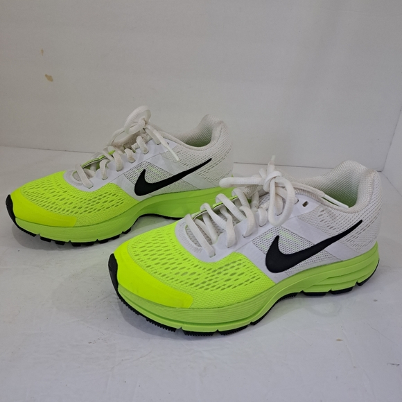 Nike Girls Running Shoes - Picture 1 of 7